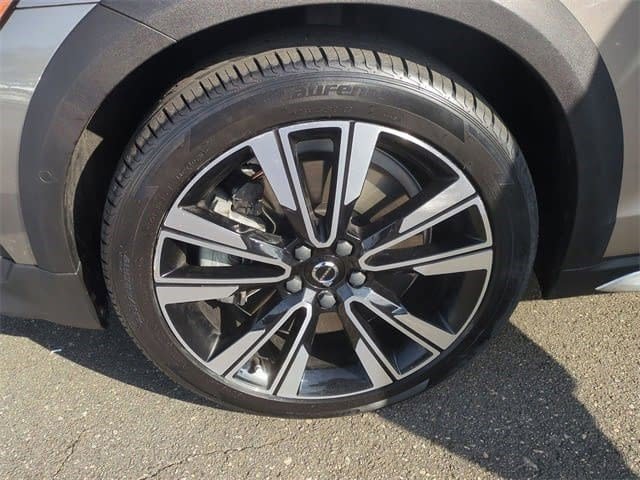 Used 2021 Volvo V60 T5 Cross Country w/ Lounge Package image 27