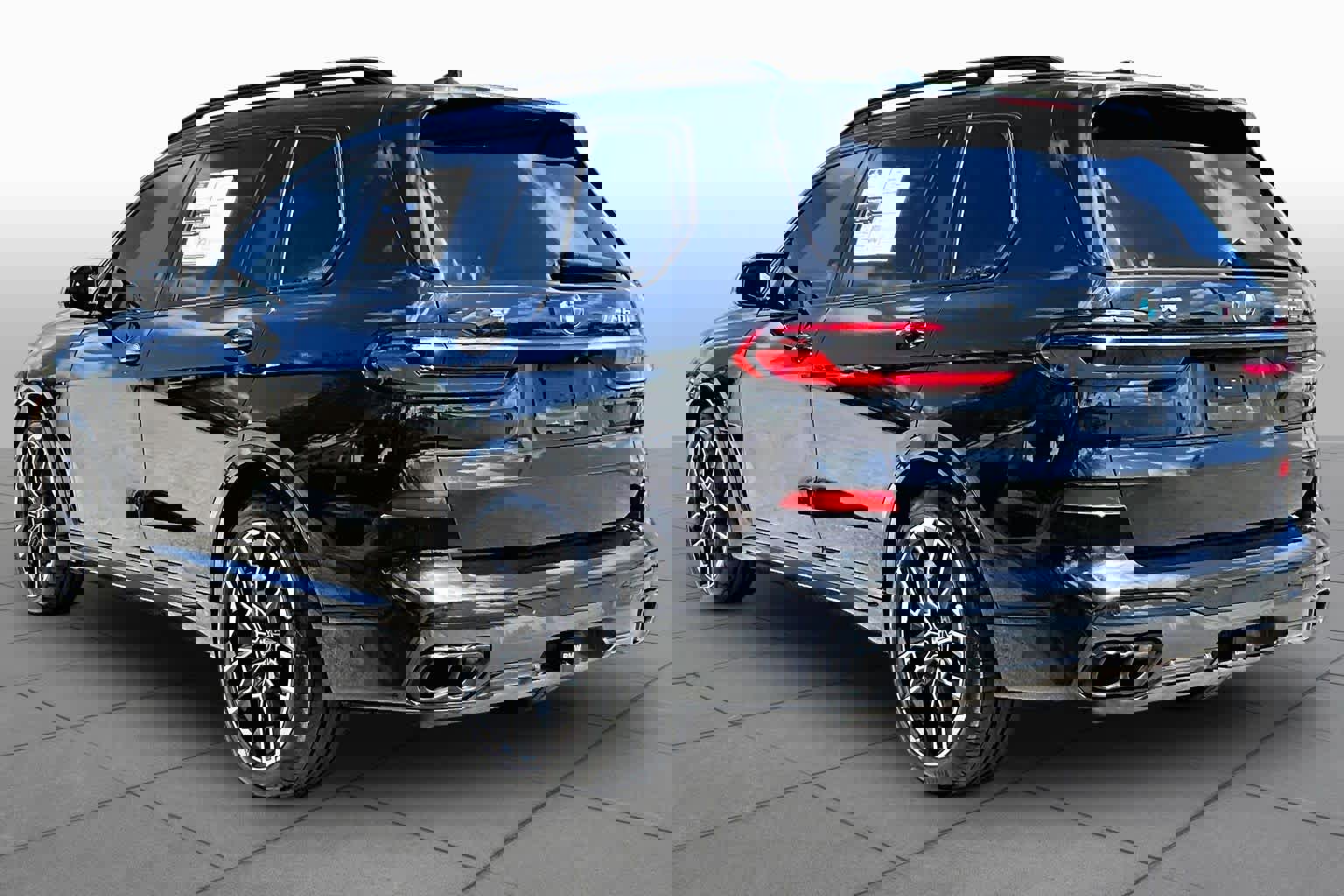 Used 2025 BMW X7 M60i image 12