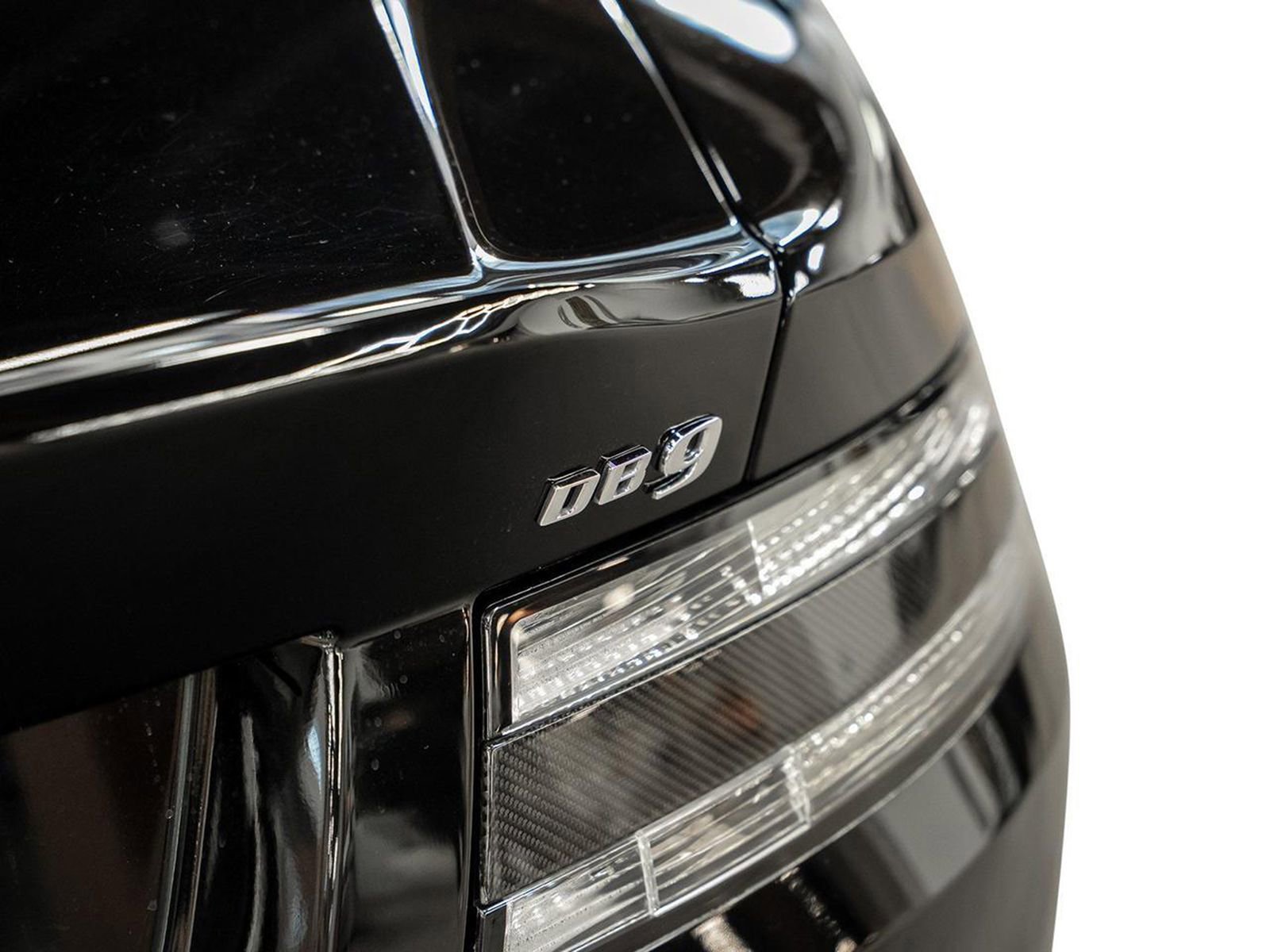 Used 2015 Aston Martin DB9 Volante image 23