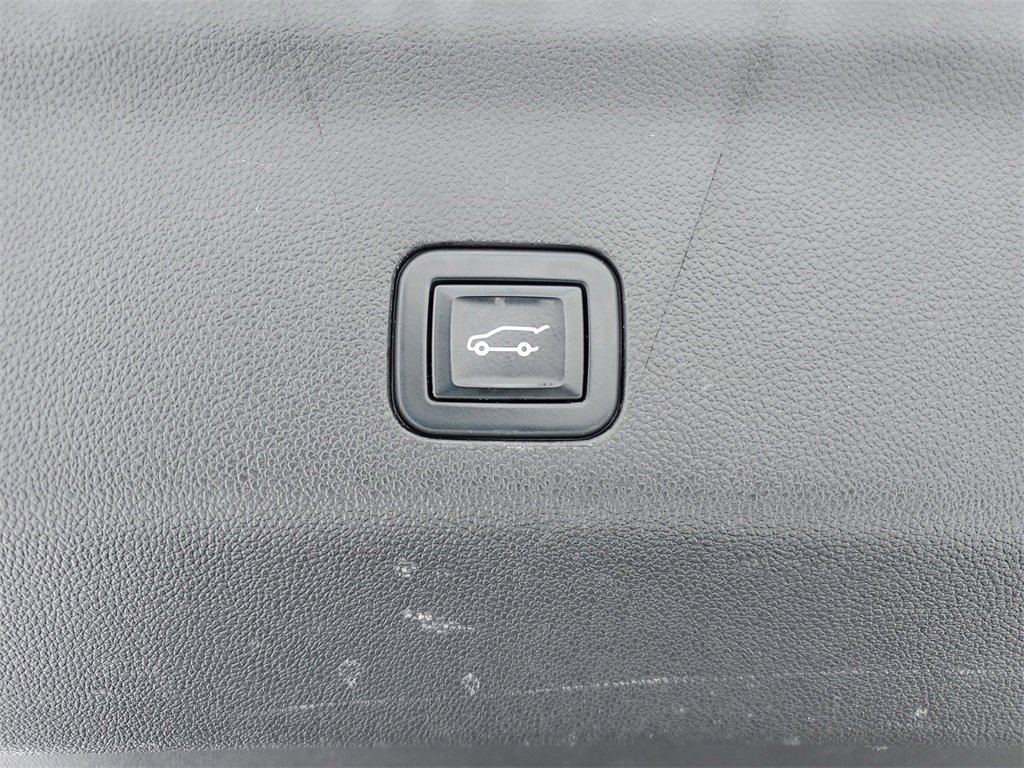 Used 2023 Chevrolet Suburban High Country image 37