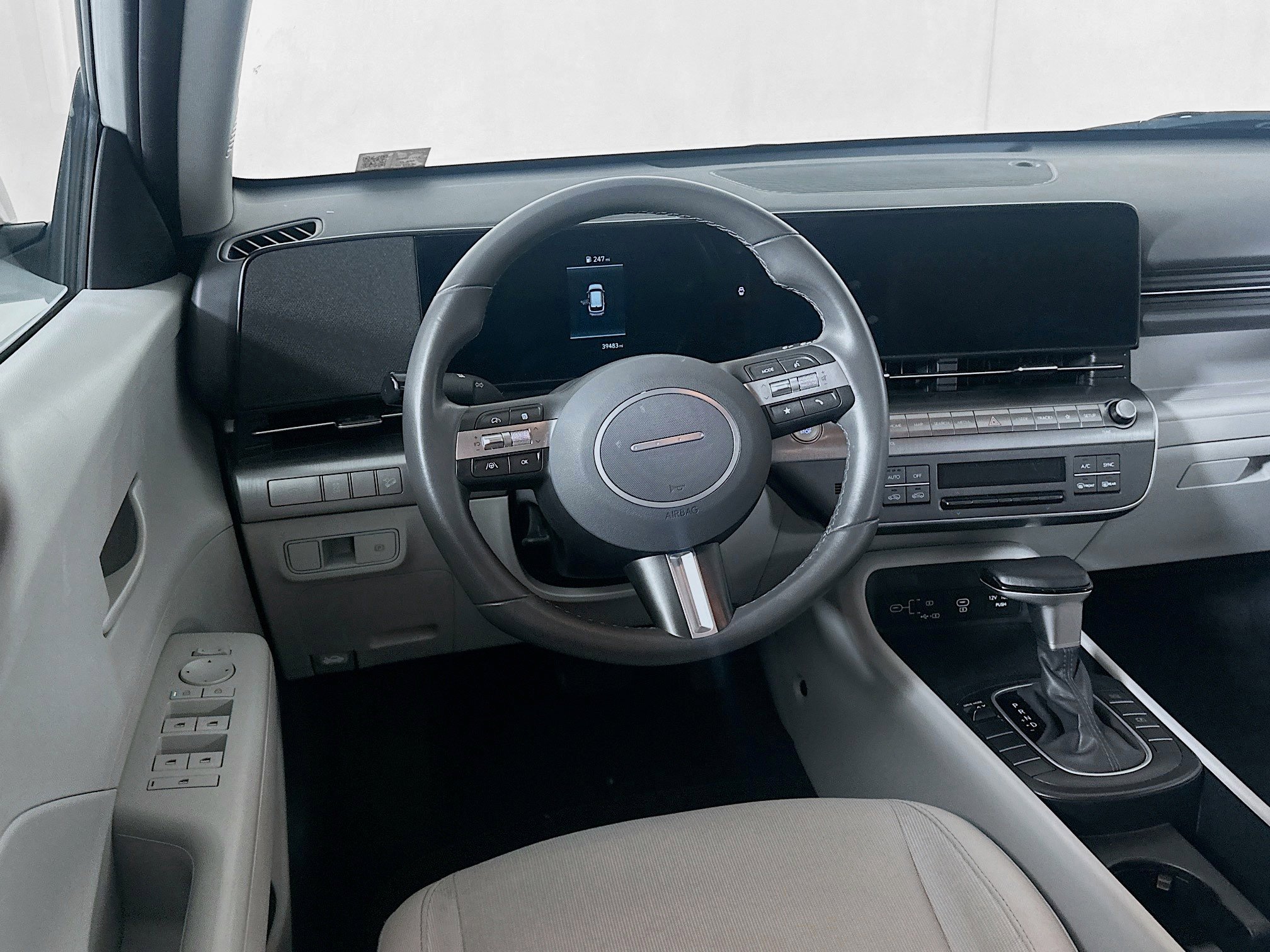 Used 2025 Hyundai Kona SEL FWD image 17