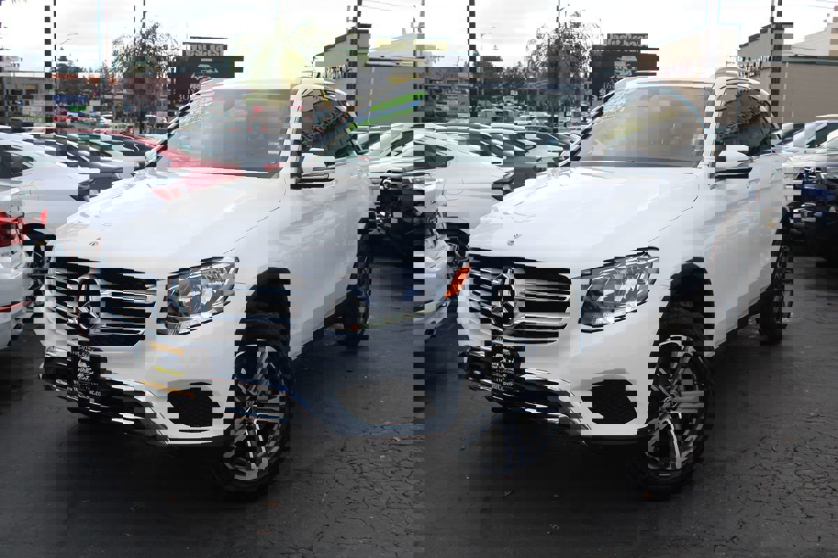 Used 2019 Mercedes-Benz GLC 300 w/ Premium Package image 38