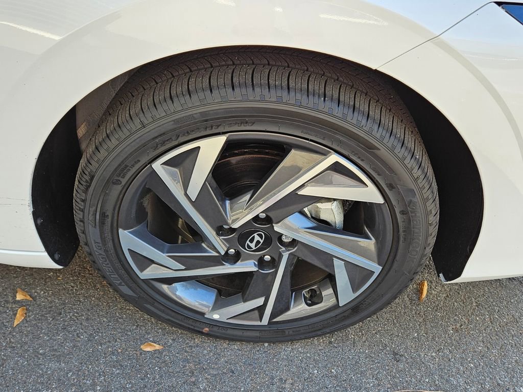 New 2025 Hyundai Elantra Limited image 8