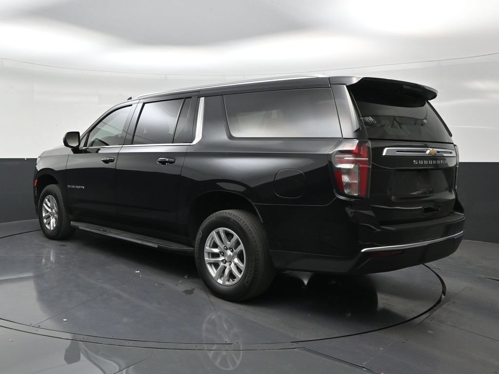 Used 2024 Chevrolet Suburban LS RWD image 3
