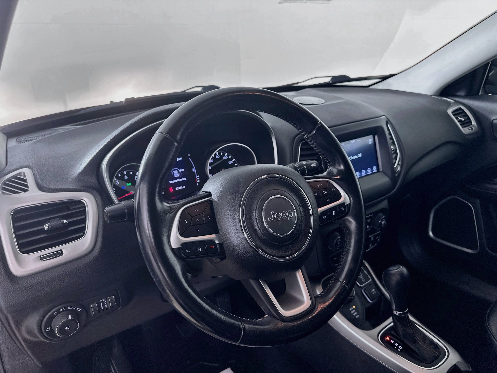 Used 2020 Jeep Compass Latitude AWD/4WD image 9