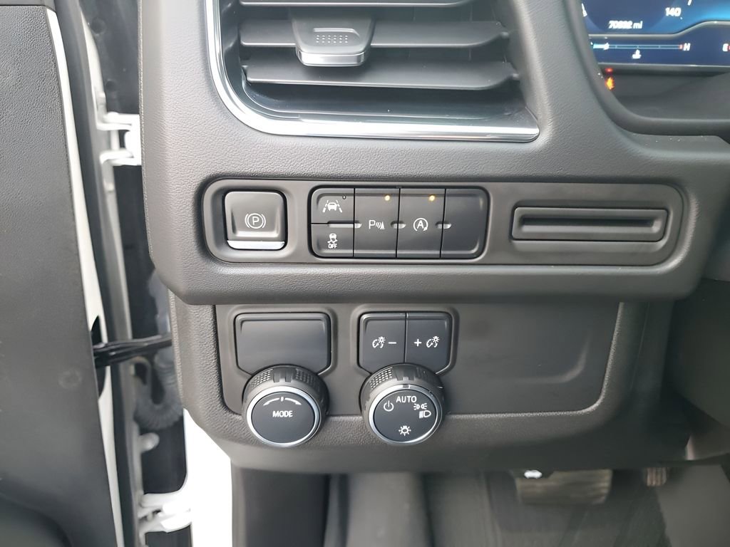 Used 2023 Chevrolet Suburban RST image 33