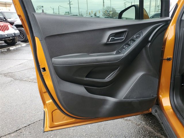 Certified 2017 Chevrolet Trax LT w/ Driver Confidence Package image 19