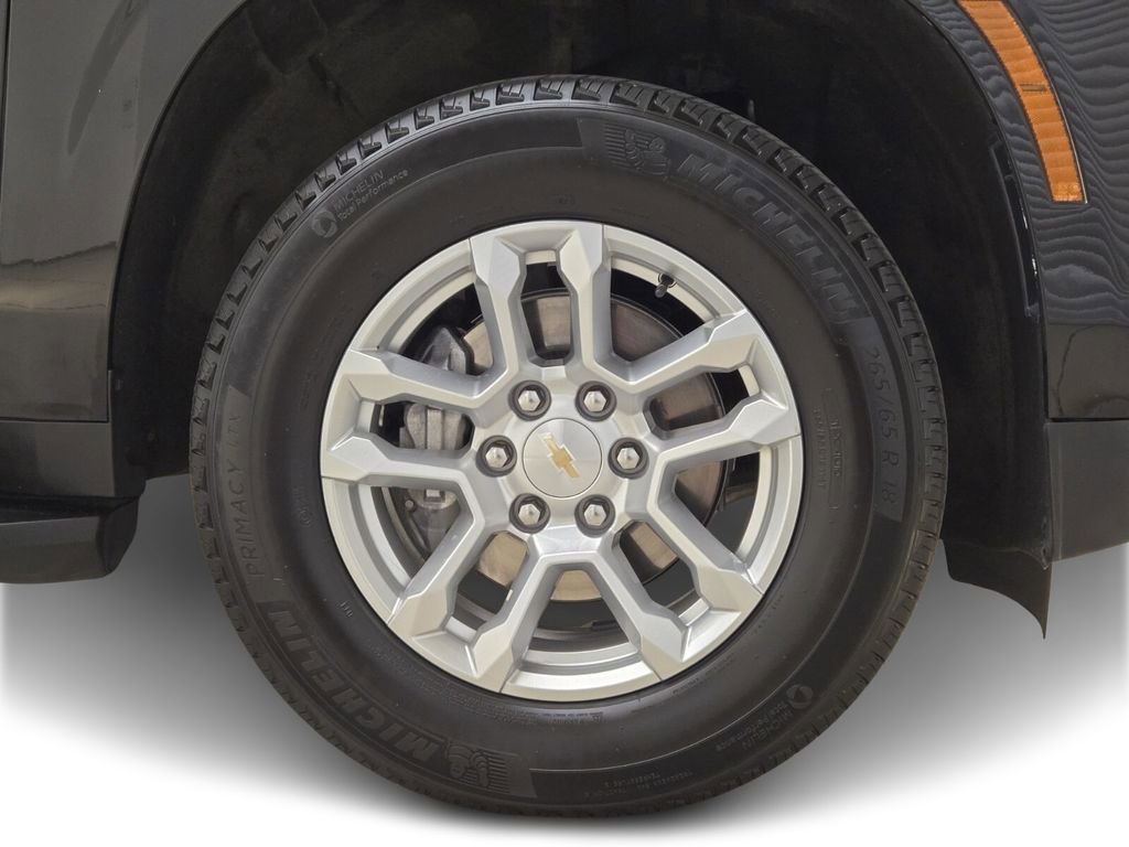 Used 2025 Chevrolet Suburban LT AWD/4WD image 8