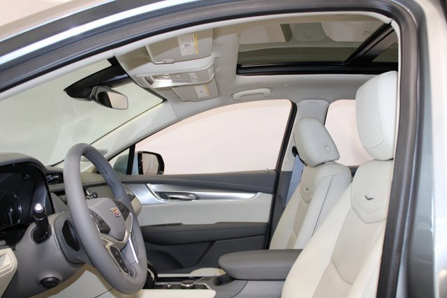 New 2025 Cadillac XT5 Premium Luxury w/ LPO, Floor Liner Package image 5