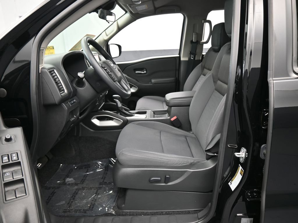 Used 2024 Nissan Frontier SV image 11