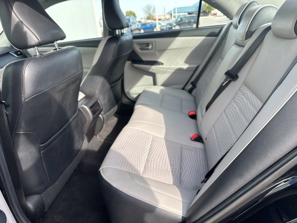Used 2015 Toyota Camry SE FWD image 18