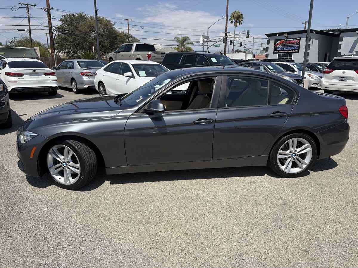 Used 2018 BMW 320i Sedan RWD image 2