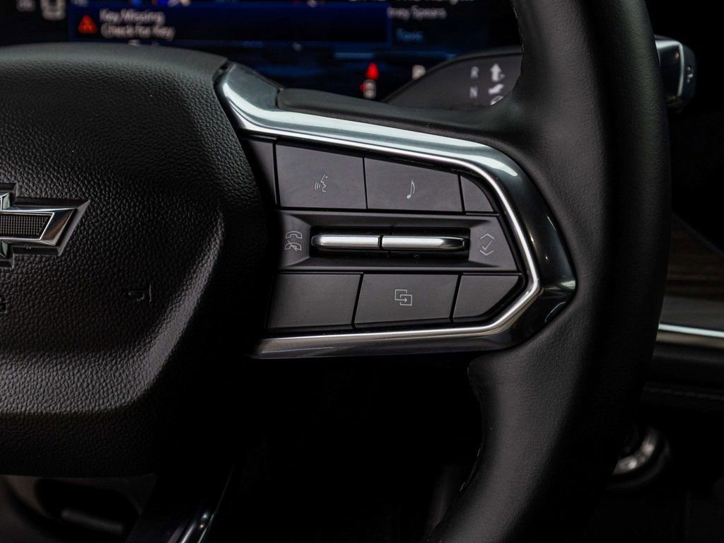 Used 2025 Chevrolet Suburban Z71 image 25