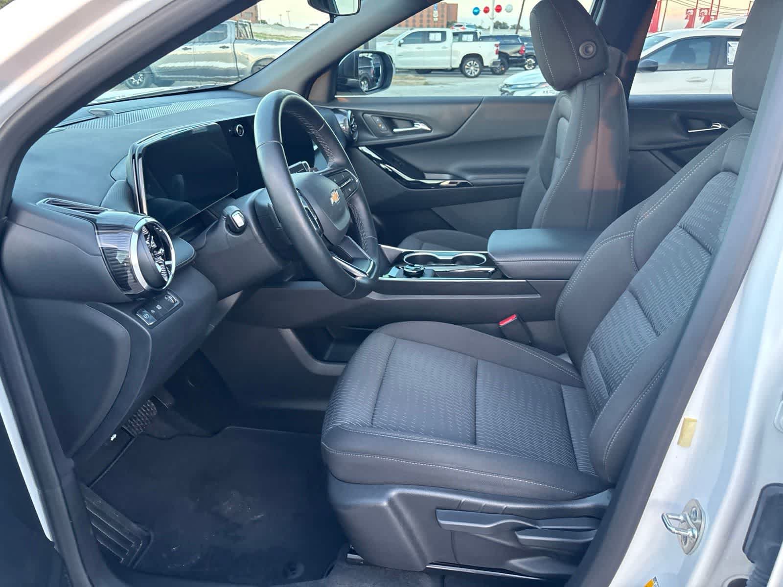 Used 2026 Chevrolet Equinox LT FWD image 7