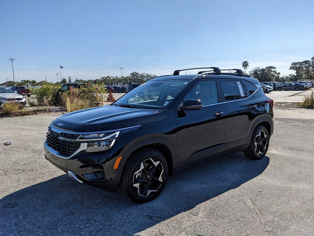 Certified 2025 Kia Seltos EX w/ EX Sunroof Package image 5