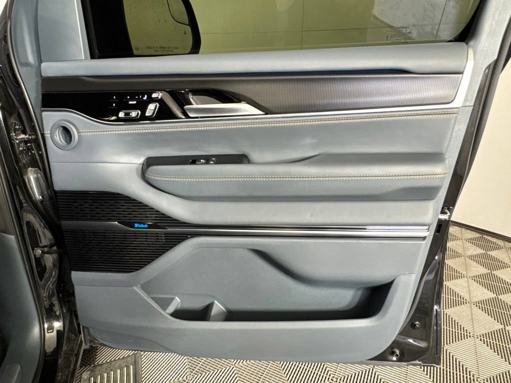 Certified 2024 Jeep Grand Wagoneer Series III w/ Rear Seat Video Group 1 AWD/4WD image 44