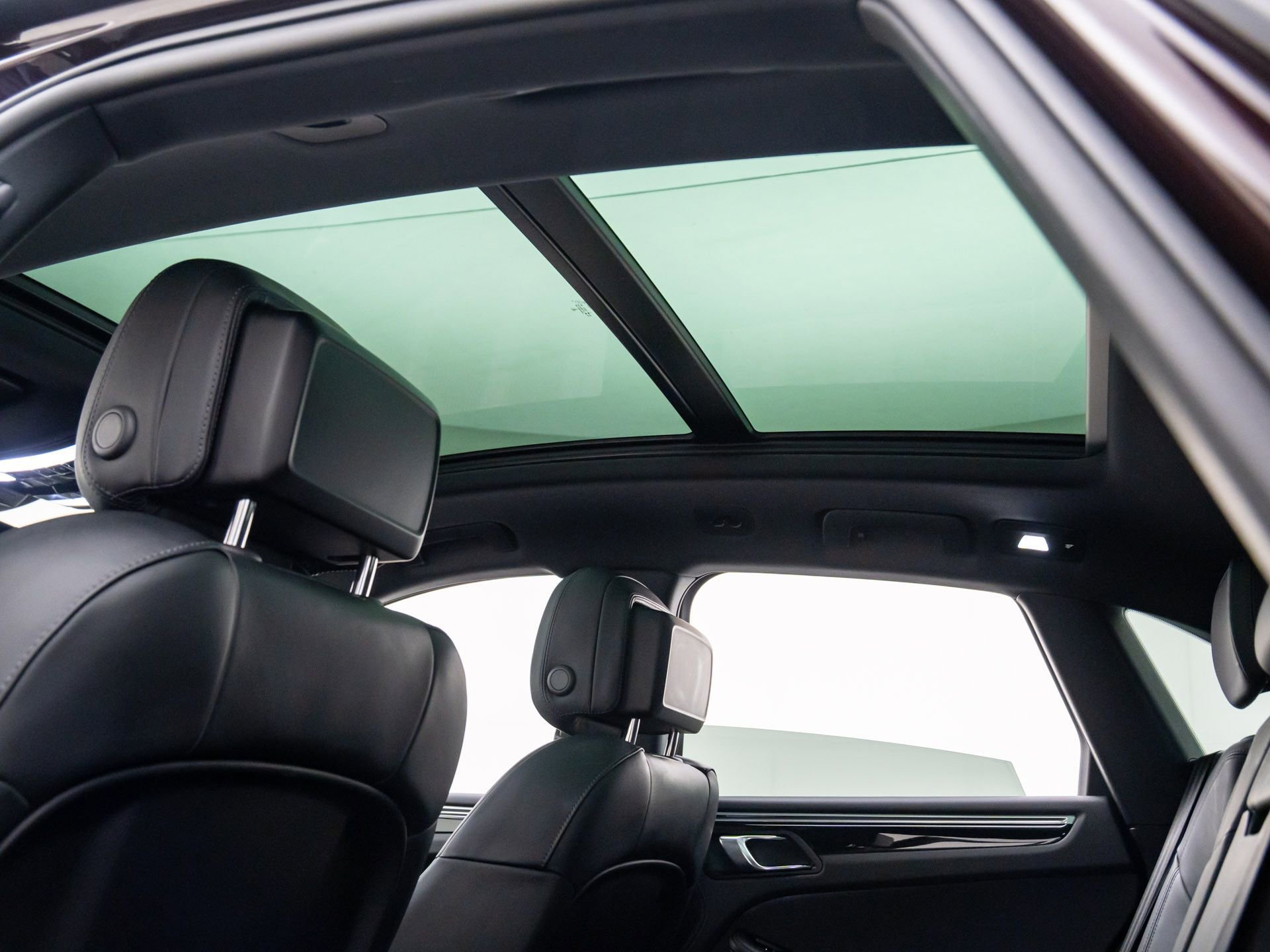 Certified 2024 Porsche Macan Turbo image 18