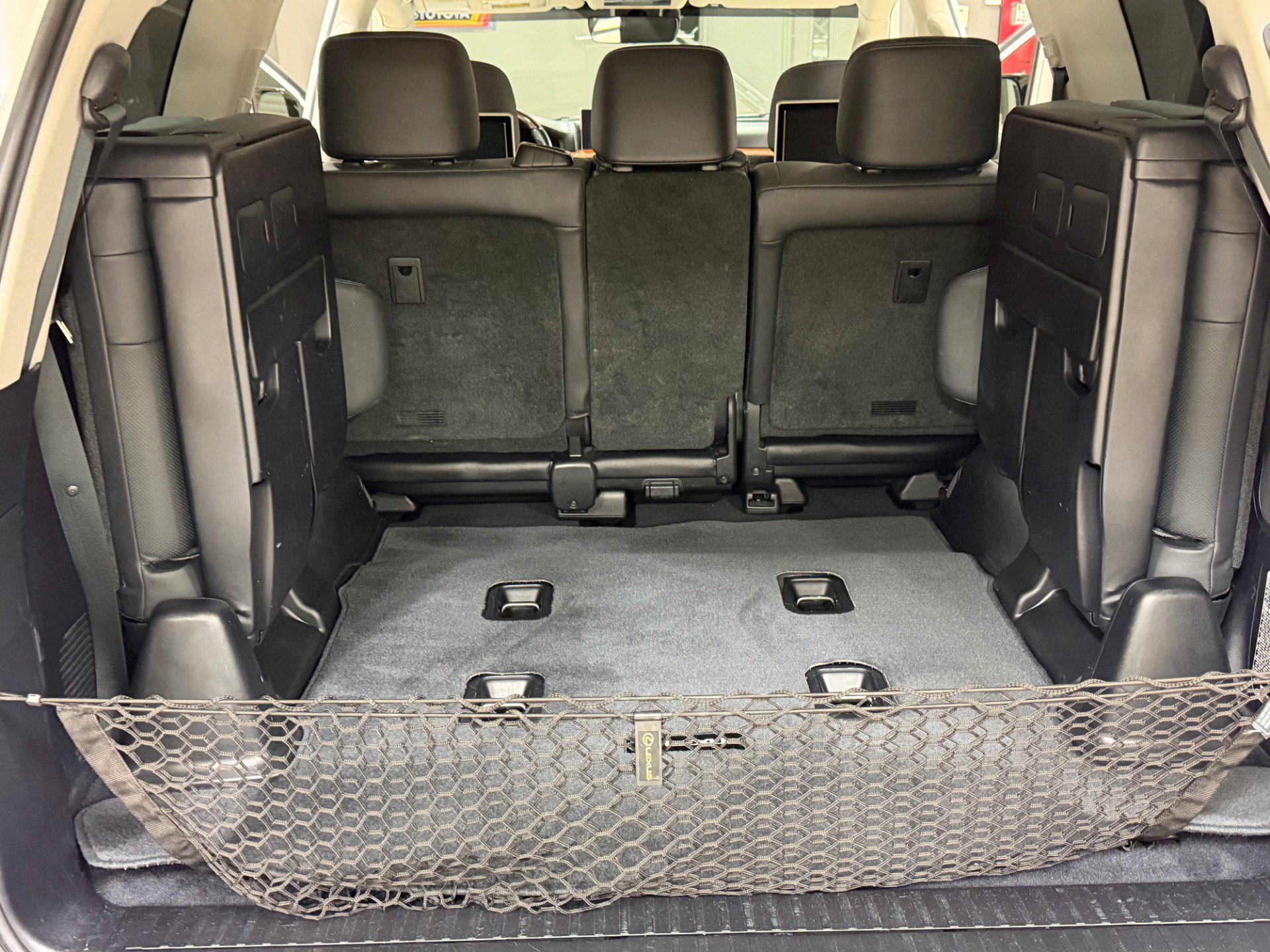 Used 2016 Lexus LX 570 4WD image 25