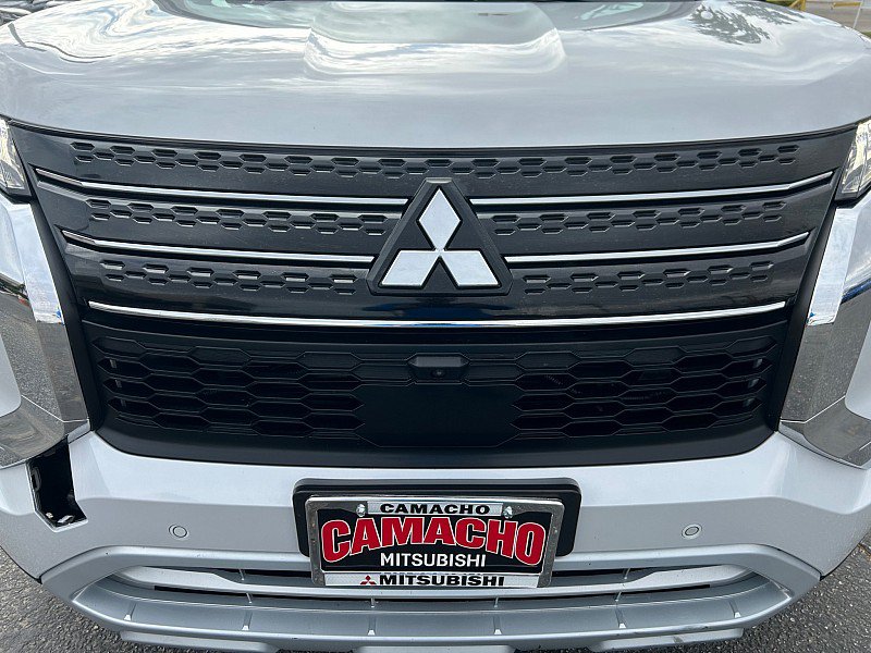 Used 2024 Mitsubishi Outlander AWD image 6