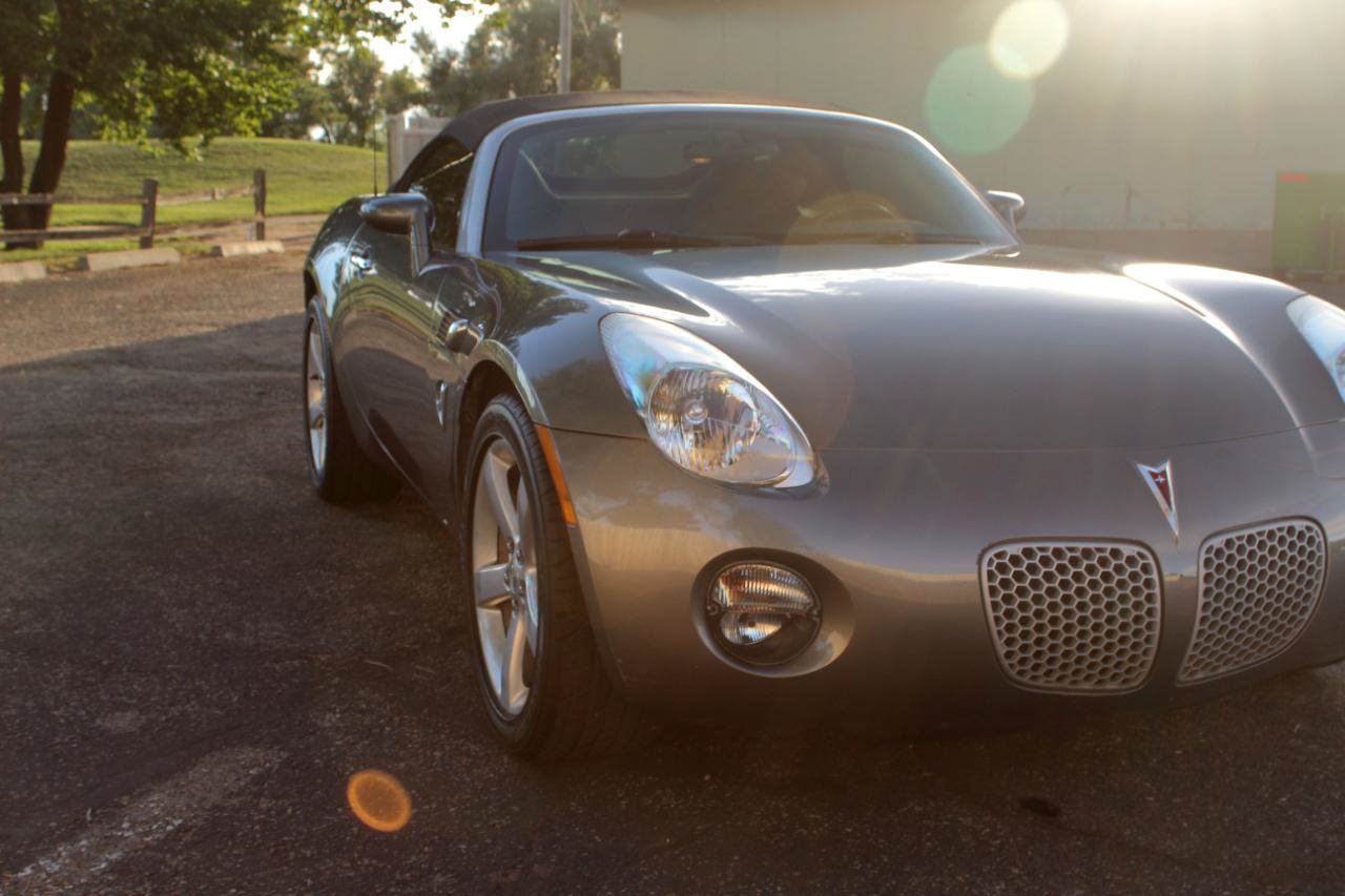 Used 2007 Pontiac Solstice Convertible w/ Premium Package RWD image 8