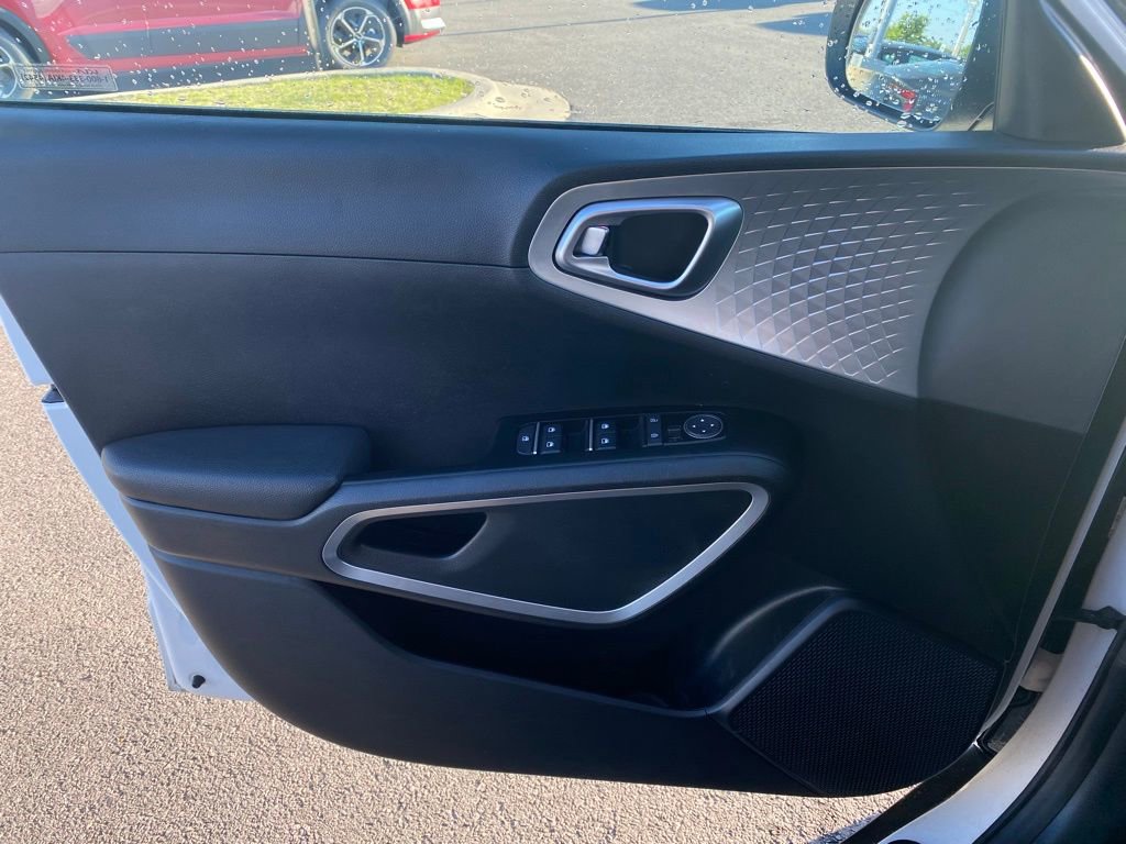 Certified 2024 Kia Soul LX FWD image 18