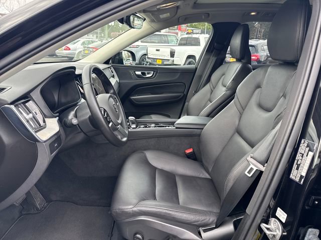 Used 2025 Volvo XC60 B5 Plus image 19