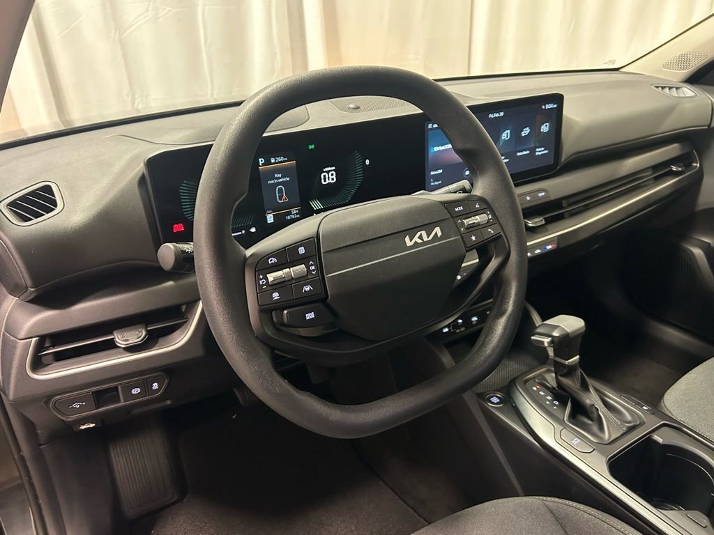 Used 2025 Kia K4 LXS image 2