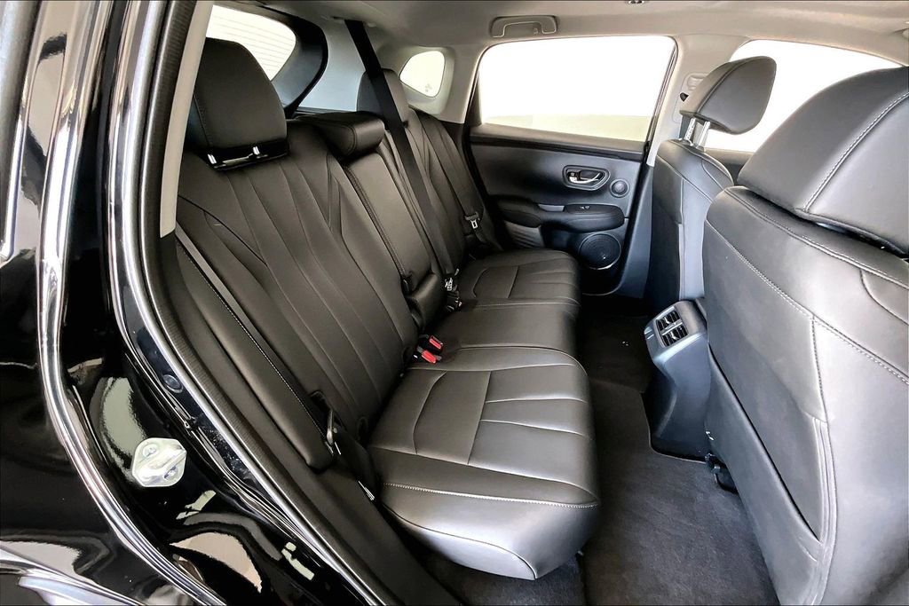 Certified 2025 Acura ADX AWD image 33