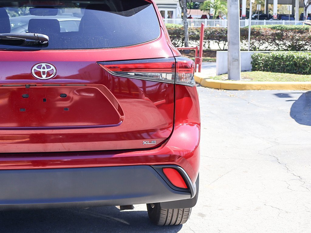 Used 2023 Toyota Highlander XLE image 16