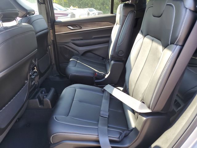New 2025 Jeep Grand Cherokee L Limited w/ Black Appearance Package image 17