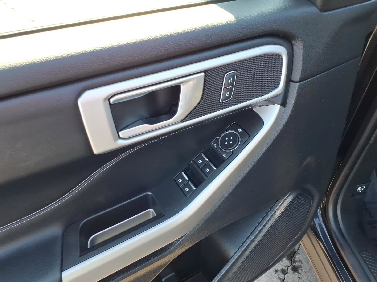 Used 2022 Ford Explorer XLT image 17