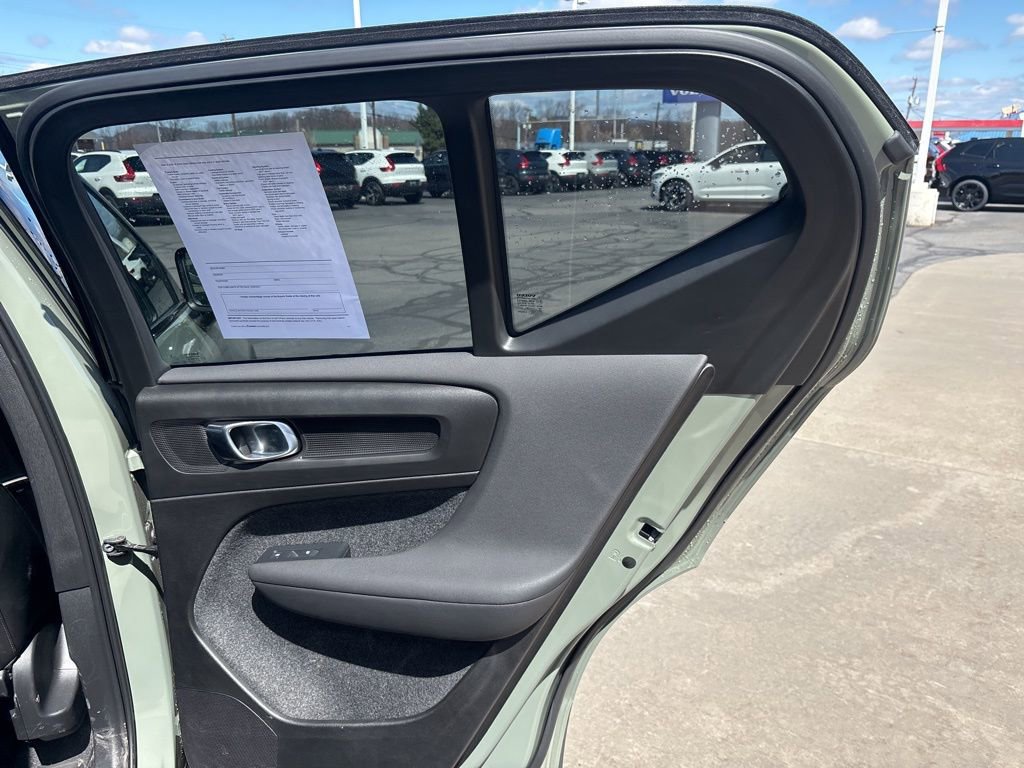 Used 2025 Volvo XC40 B5 Ultra w/ Protection Package Premier image 37