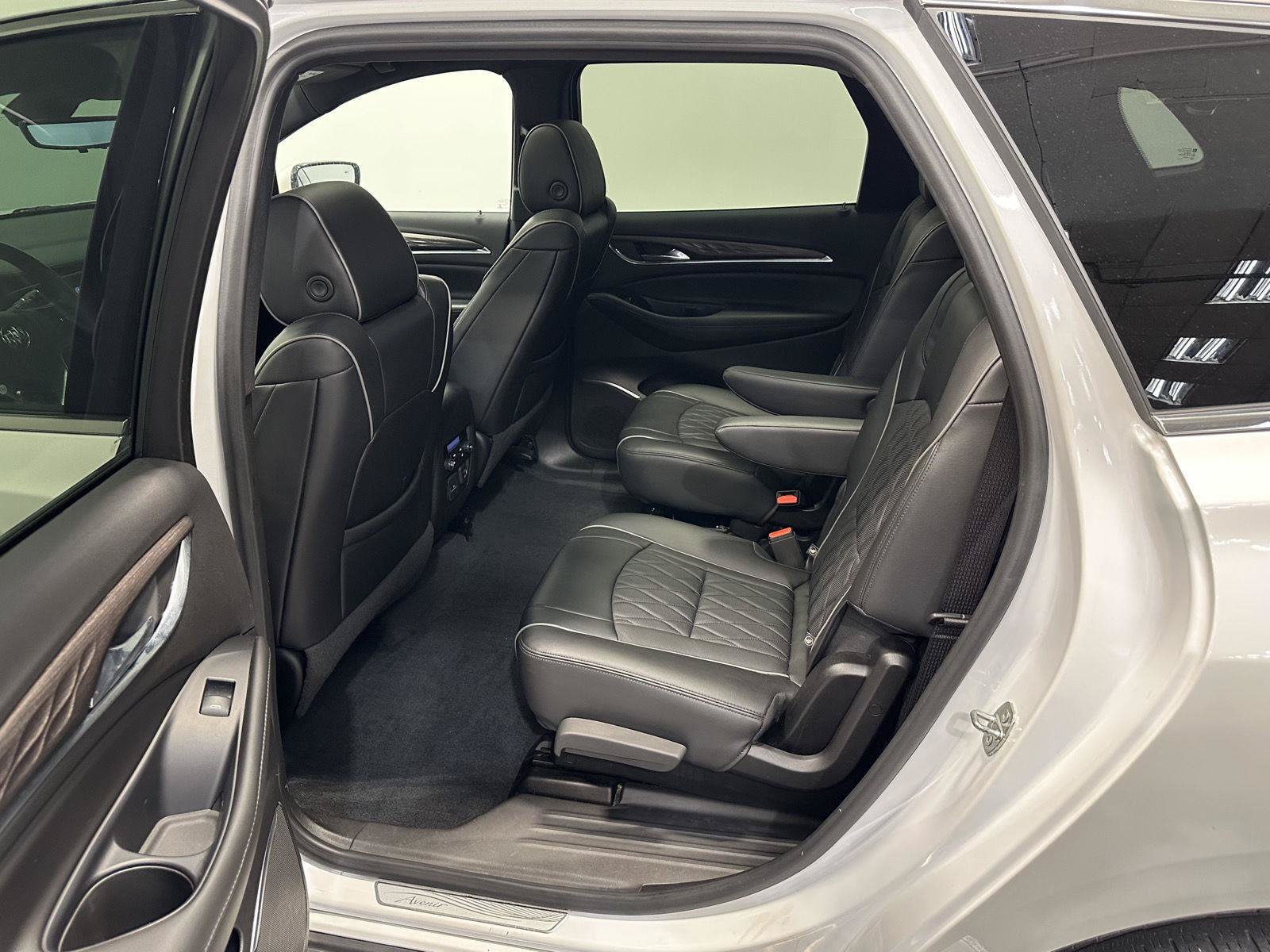 Used 2022 Buick Enclave Avenir w/ Avenir Technology Package AWD/4WD image 28