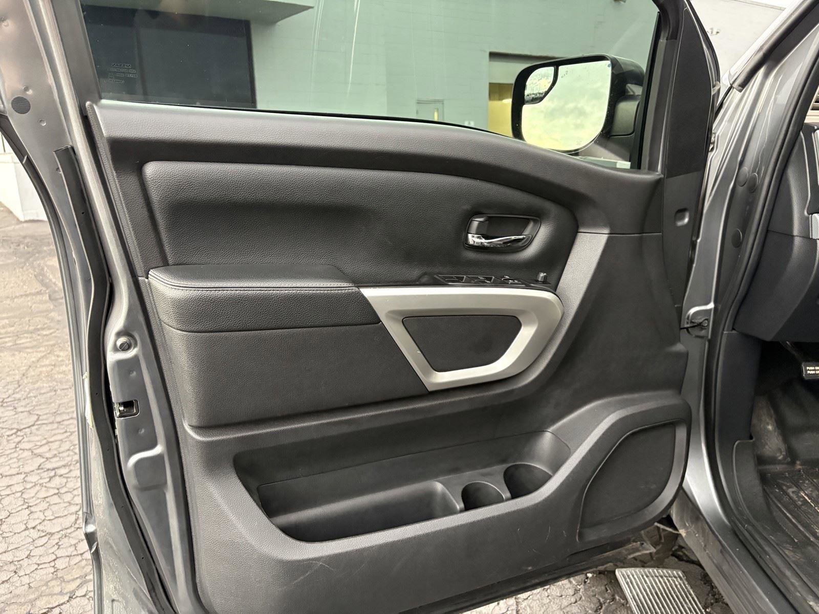 Used 2019 Nissan Titan PRO-4X image 13