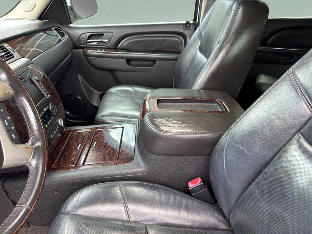 Used 2010 GMC Yukon Denali RWD image 17