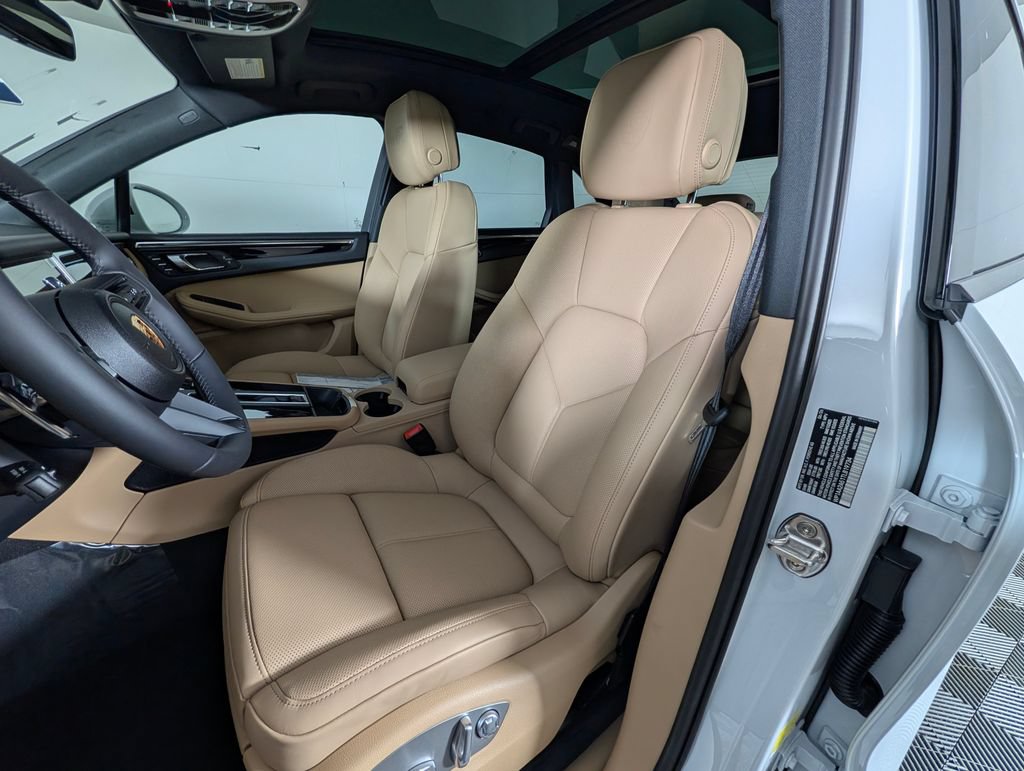 New 2026 Porsche Macan AWD/4WD image 5