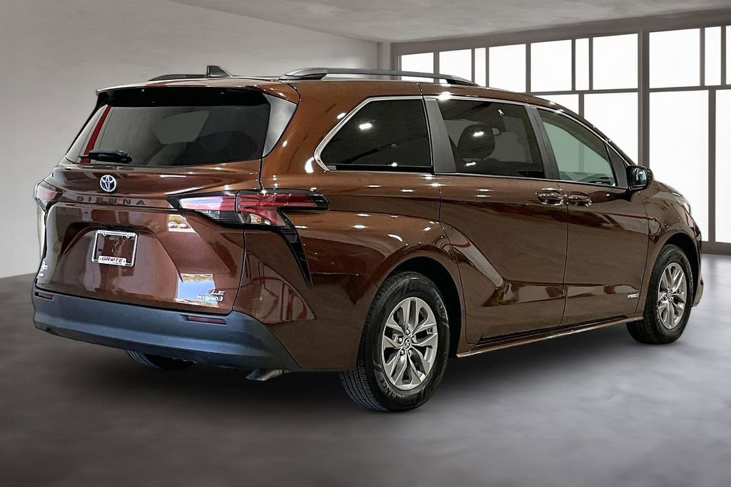 Used 2021 Toyota Sienna LE AWD/4WD image 3
