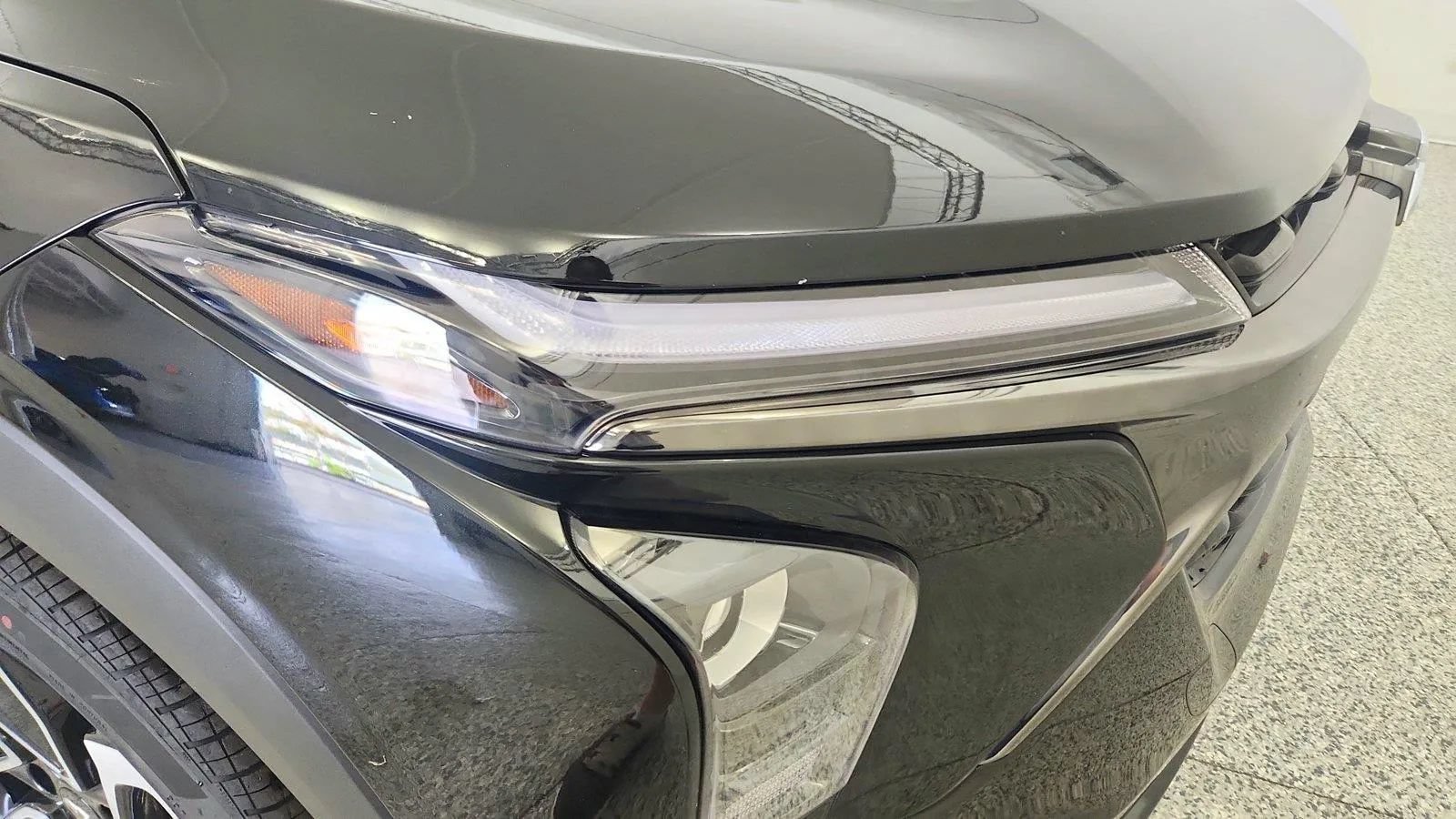 Used 2024 Chevrolet Trax RS w/ Sunroof Package FWD image 32