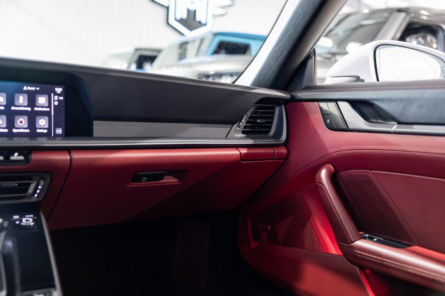 Used 2024 Porsche 911 Targa 4S w/ Premium Package image 28