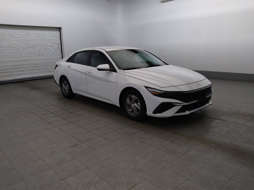 Used 2024 Hyundai Elantra SE FWD image 11