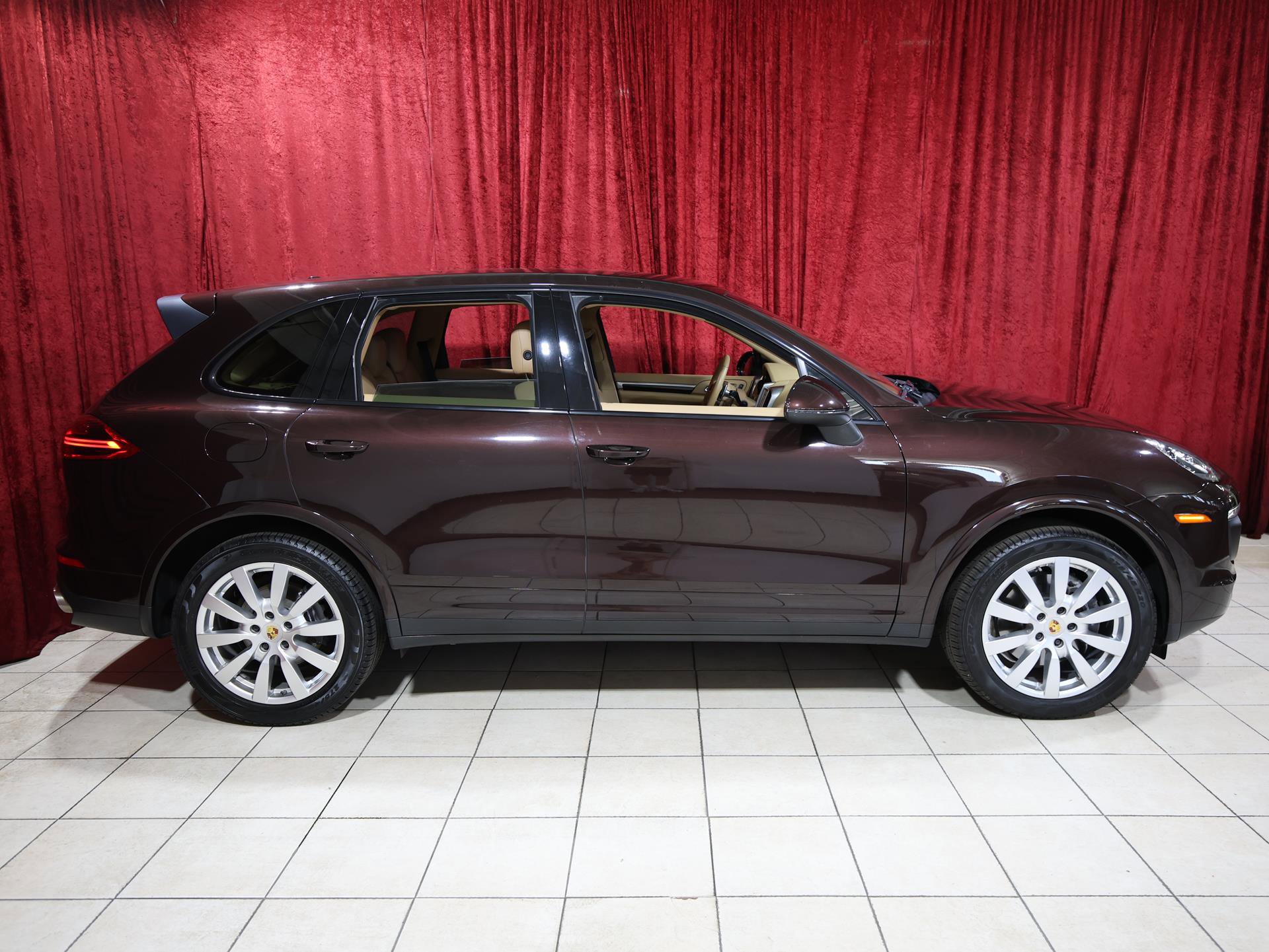 Used 2017 Porsche Cayenne AWD/4WD image 8