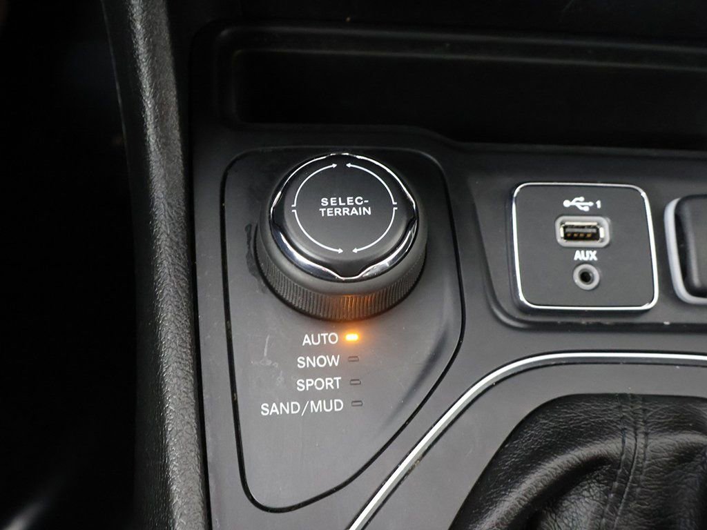 Used 2021 Jeep Cherokee Latitude image 40