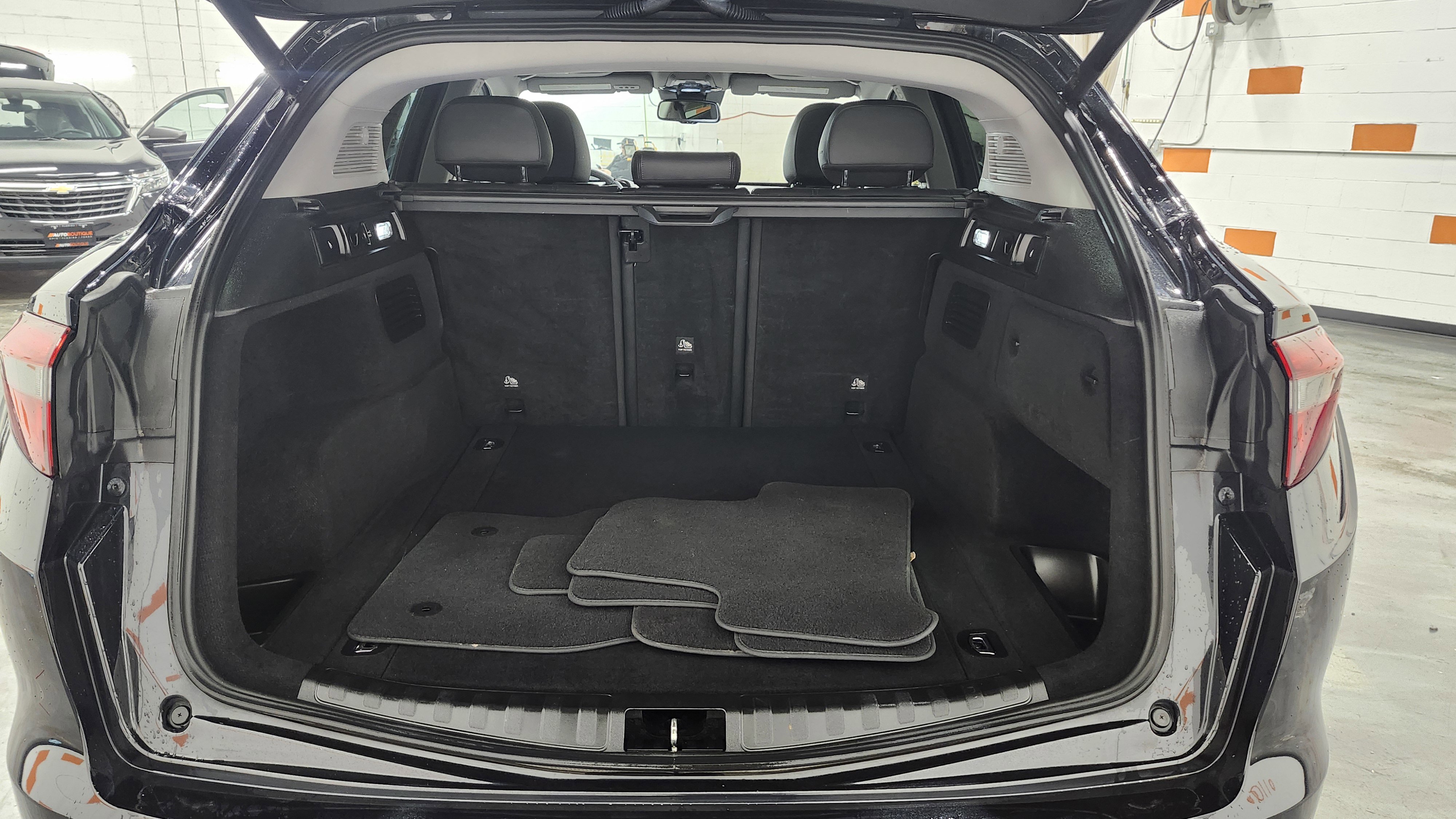 Used 2018 Alfa Romeo Stelvio AWD image 24