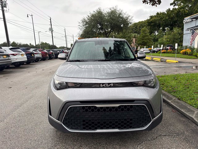 Used 2025 Kia Soul LX w/ LX Technology Package FWD image 3