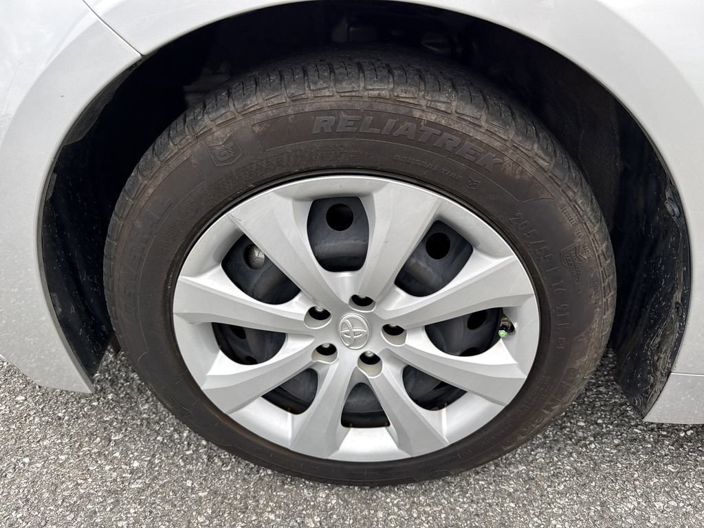 Used 2022 Toyota Corolla LE image 11