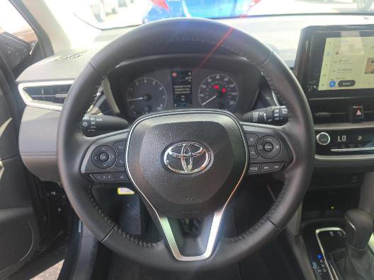 Used 2025 Toyota Corolla Cross LE FWD image 7