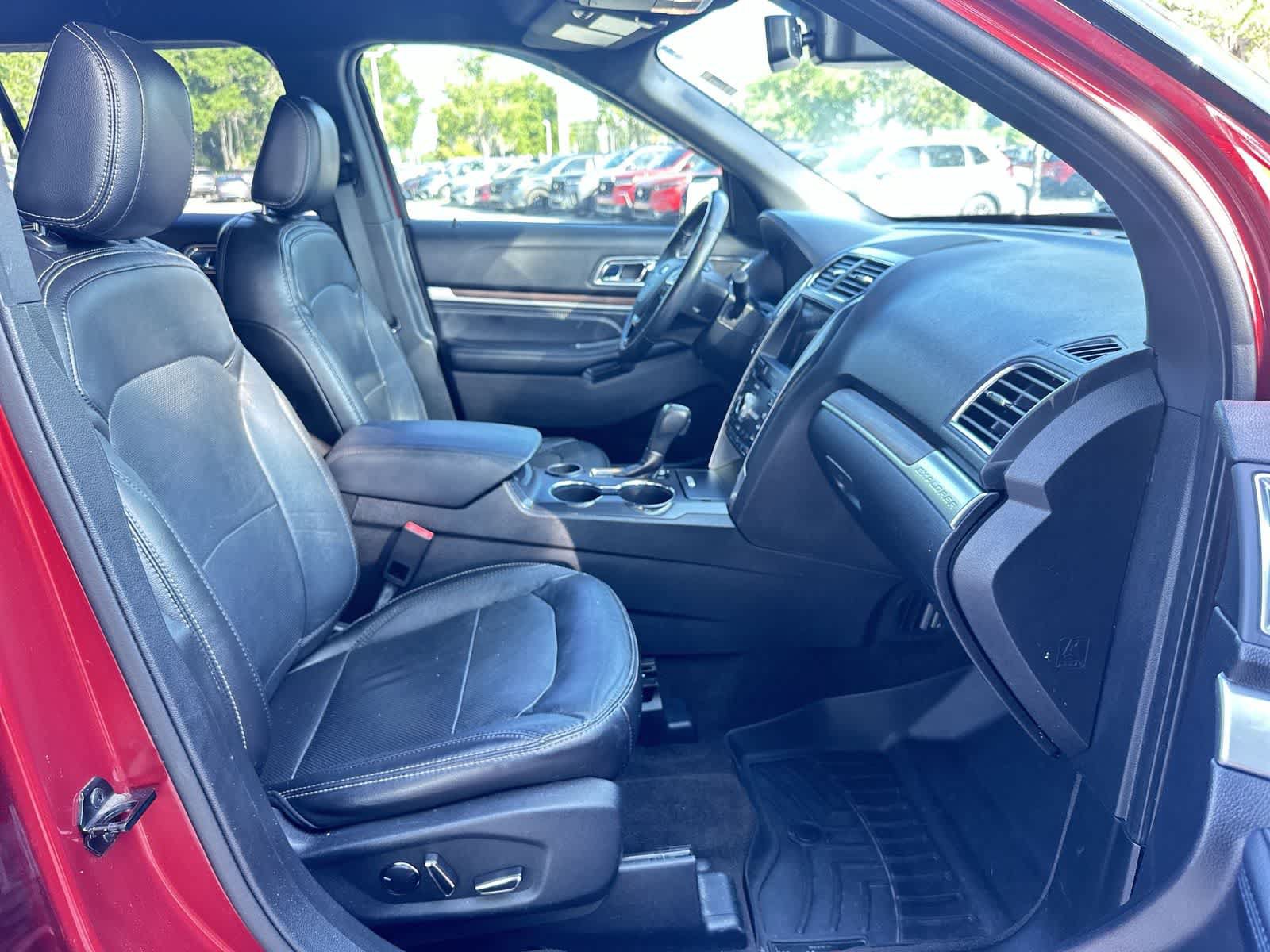 Used 2018 Ford Explorer Limited w/ Ford Safe & Smart Package FWD image 17