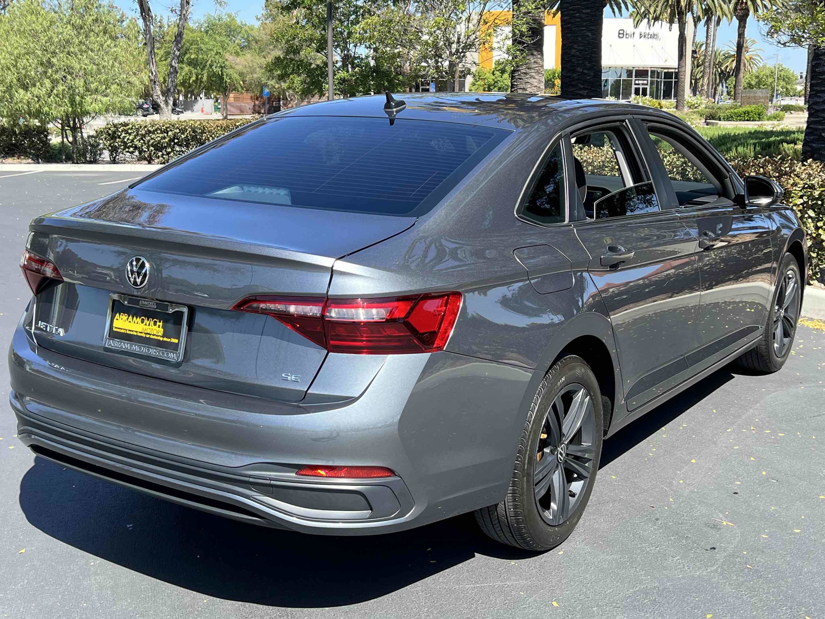 Used 2023 Volkswagen Jetta SE w/ Panoramic Sunroof Package FWD image 18