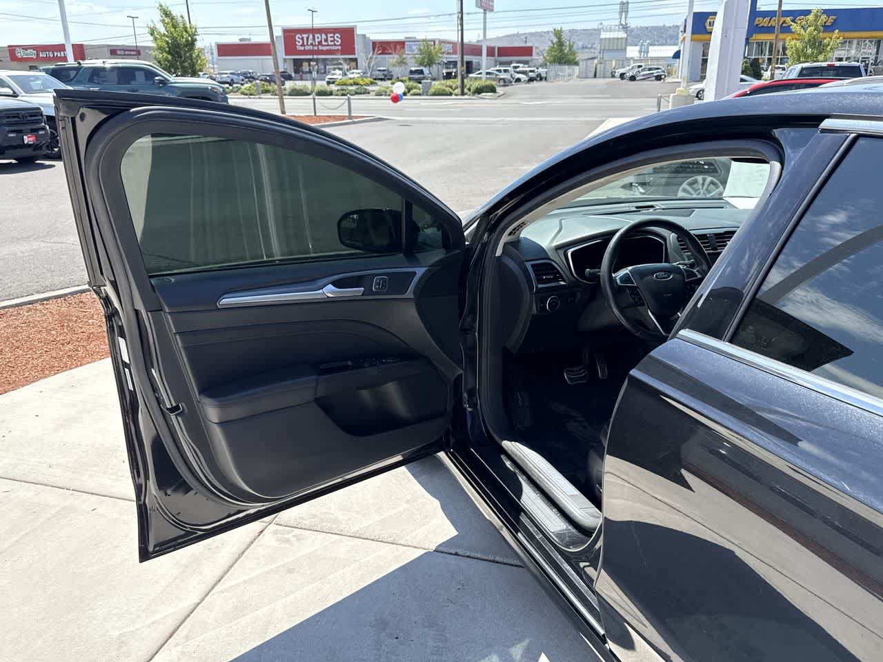 Used 2014 Ford Fusion Titanium FWD image 10