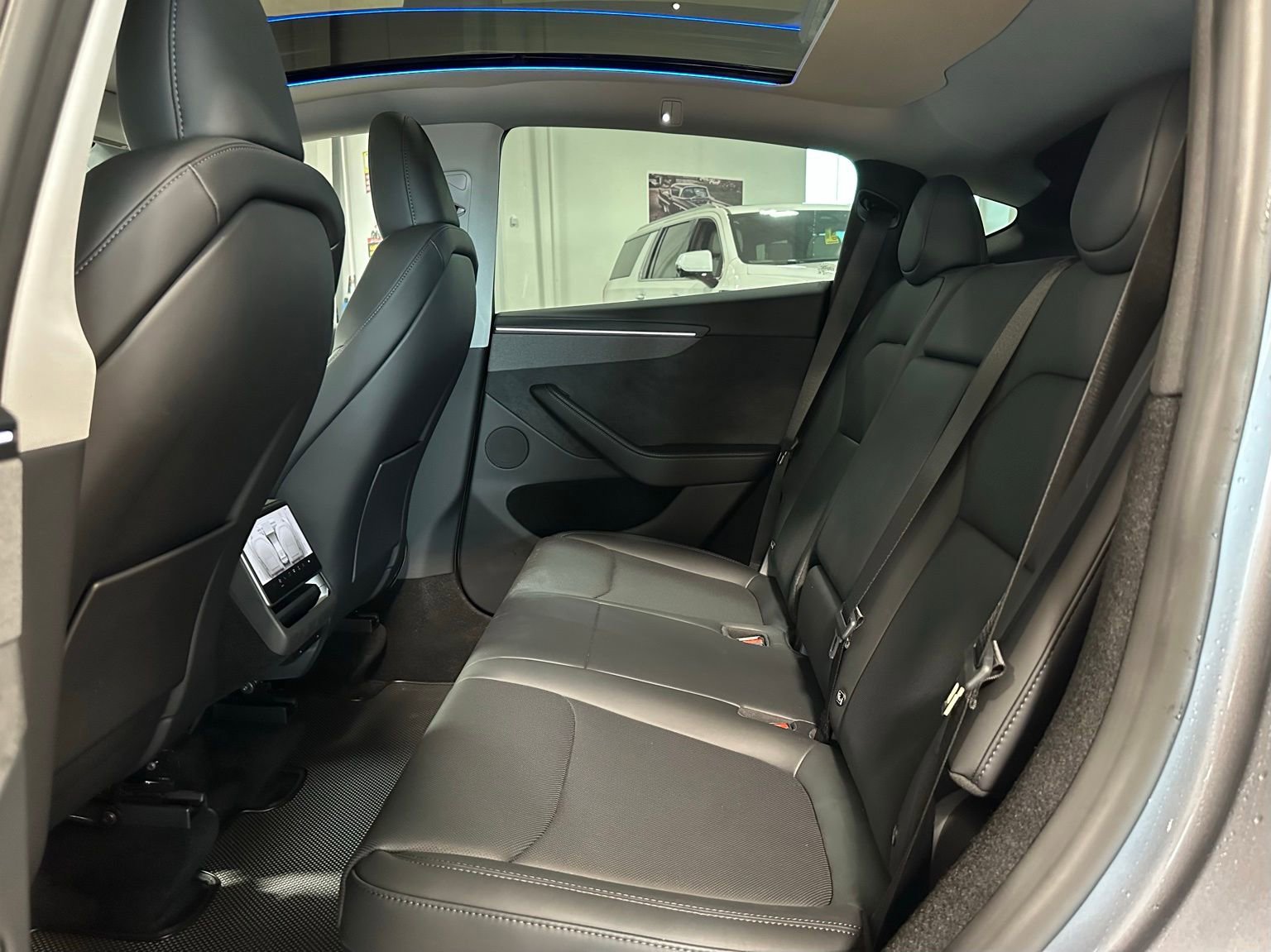 Used 2026 Tesla Model Y Long Range AWD/4WD image 35